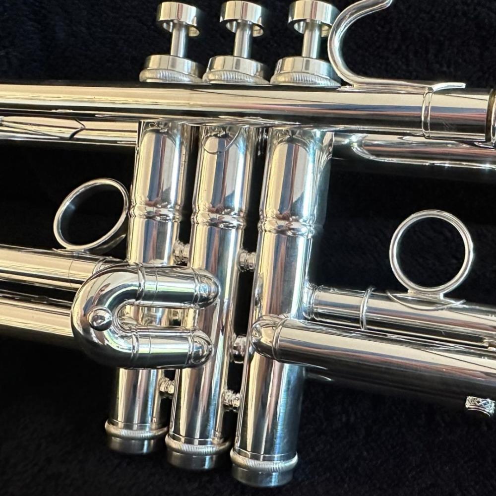 Bb Trompete Le Monde Satellite Pro versilbert - hochwertiger und eleganter Klarlack-Finish, exzellente Spielbarkeit für Profis.