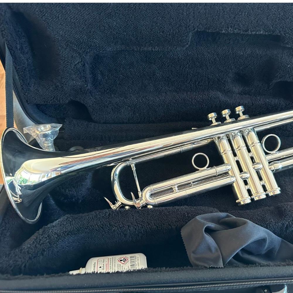 Bb Trompete Le Monde Satellite Pro Reversed versilbert in Transportkoffer